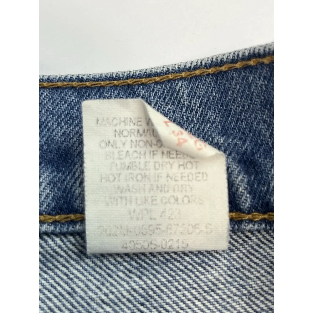 Levis tag shown 34x34