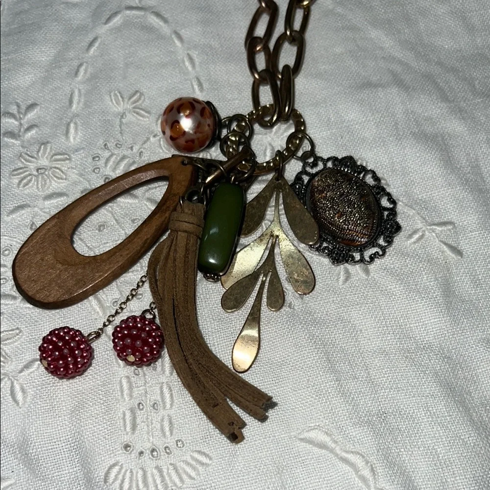 Plunder design brown green