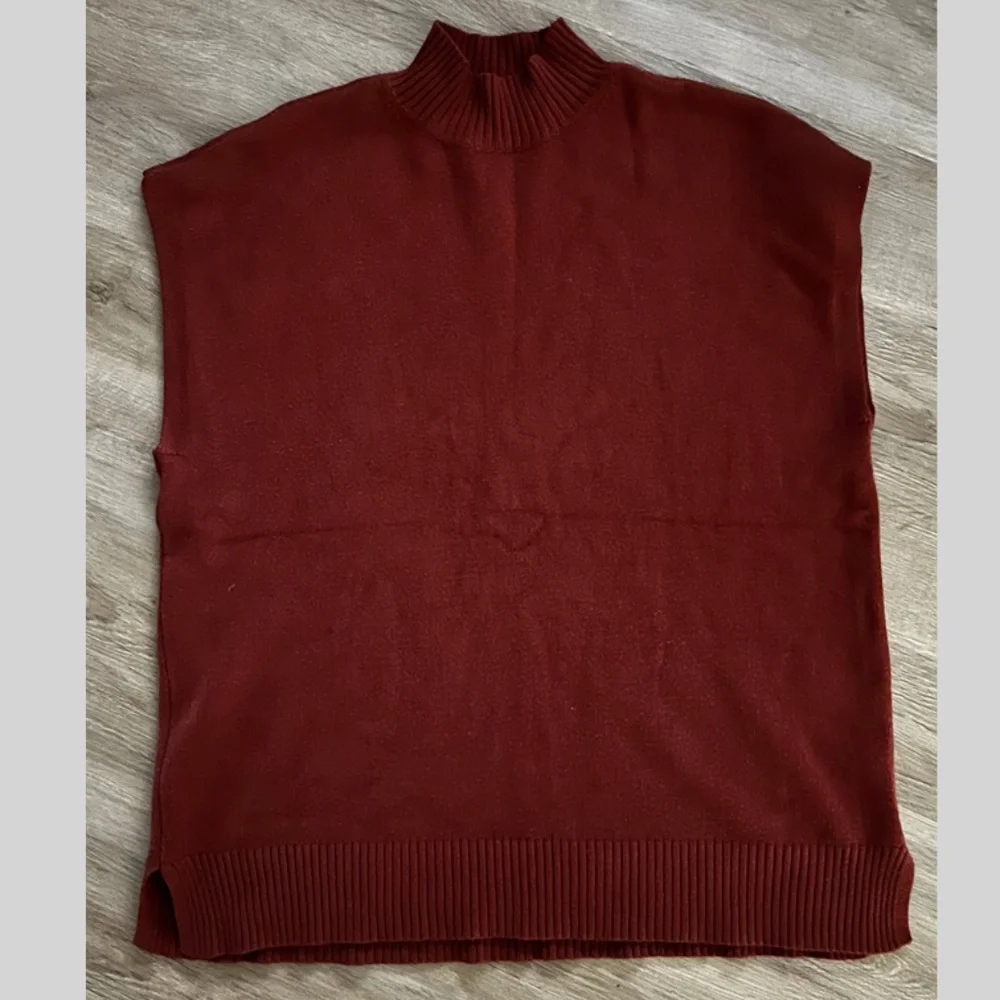 NWOT Cyrus Mock Neck Sweater Vest/Size Medium
