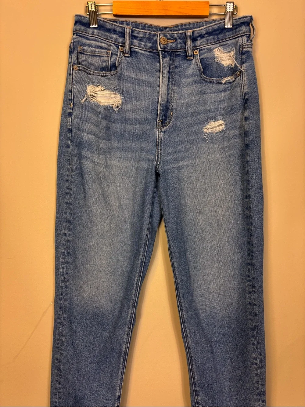 American Eagle Outfitters relaxed mom