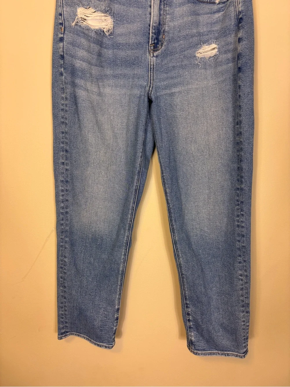 American Eagle Outfitters relaxed mom