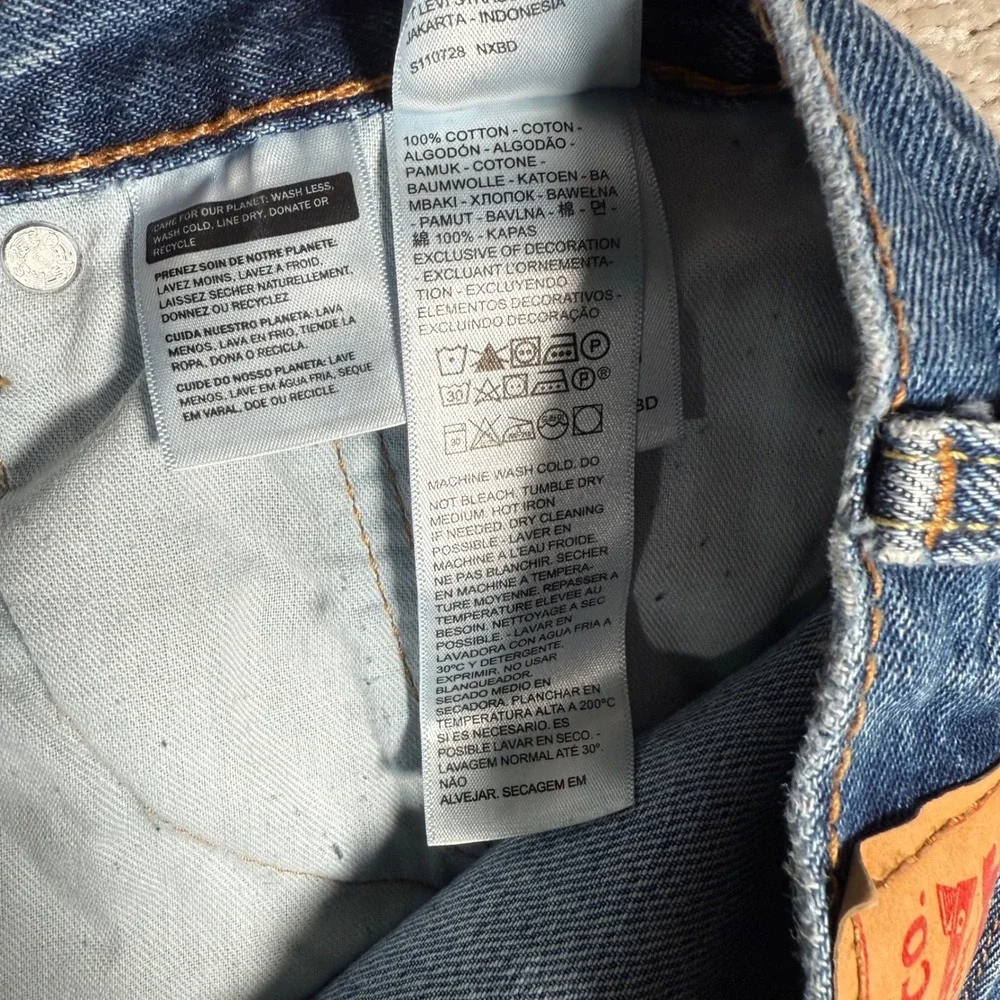 Levis measurements waist