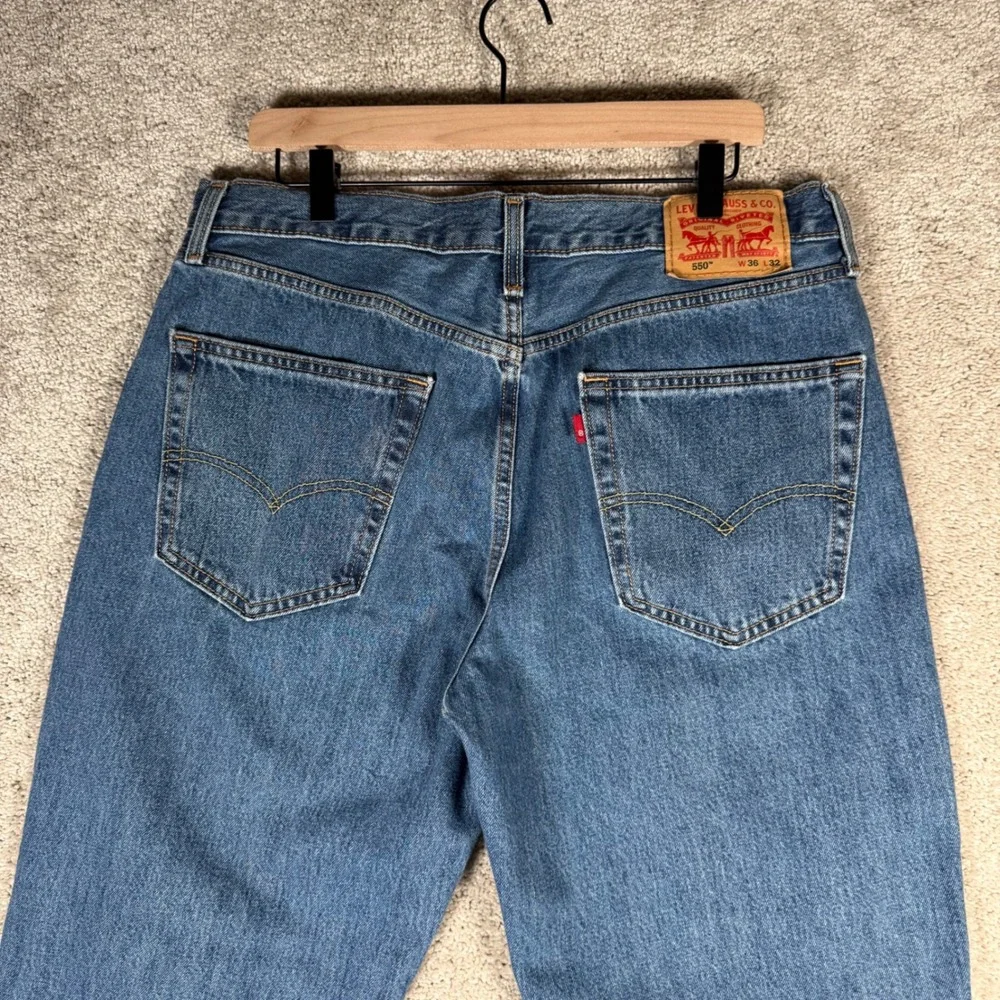 Levis measurements waist
