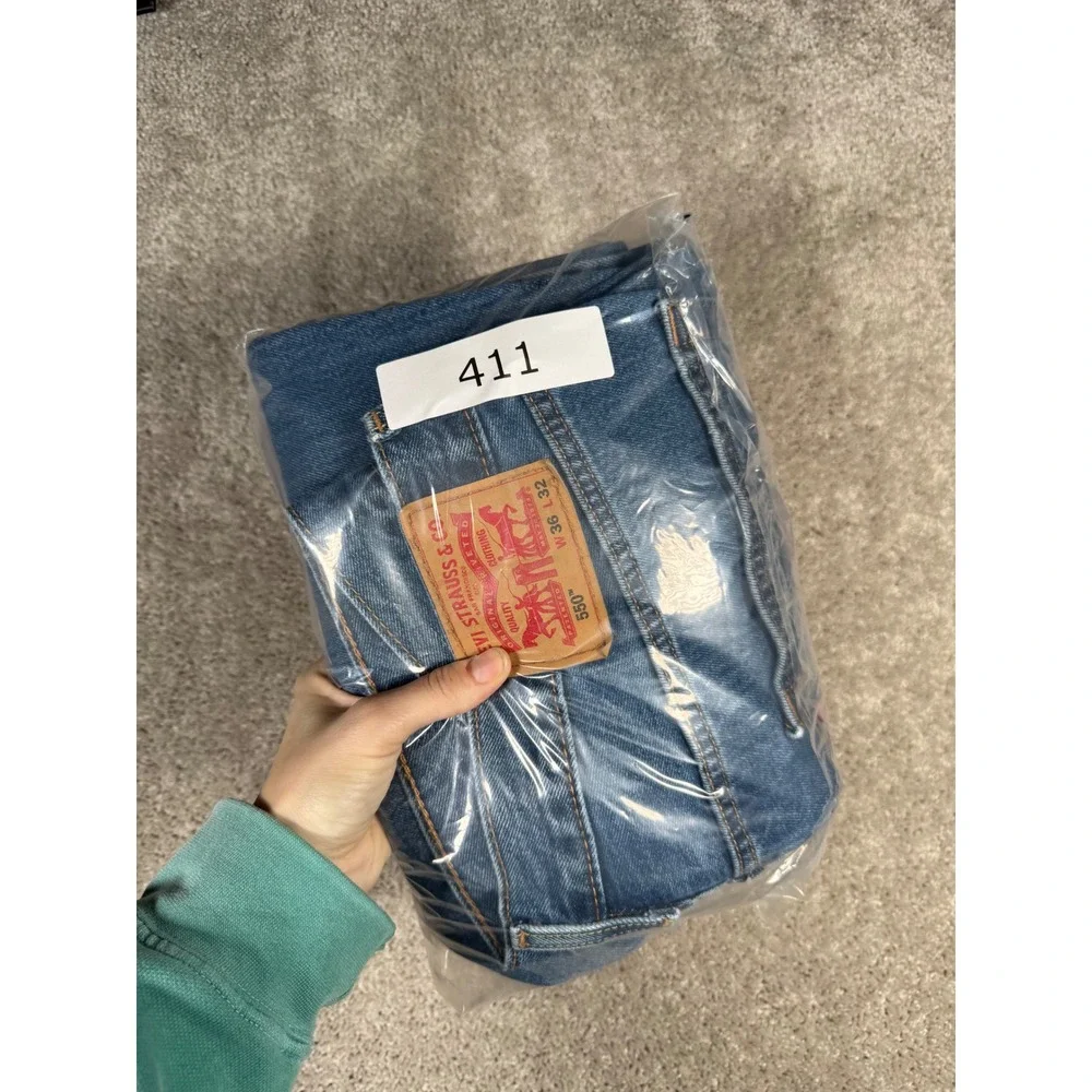 Levis measurements waist