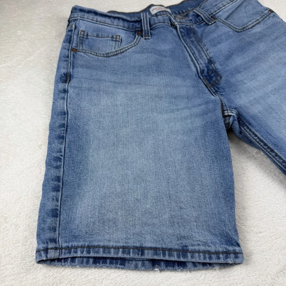 Levis excellent like