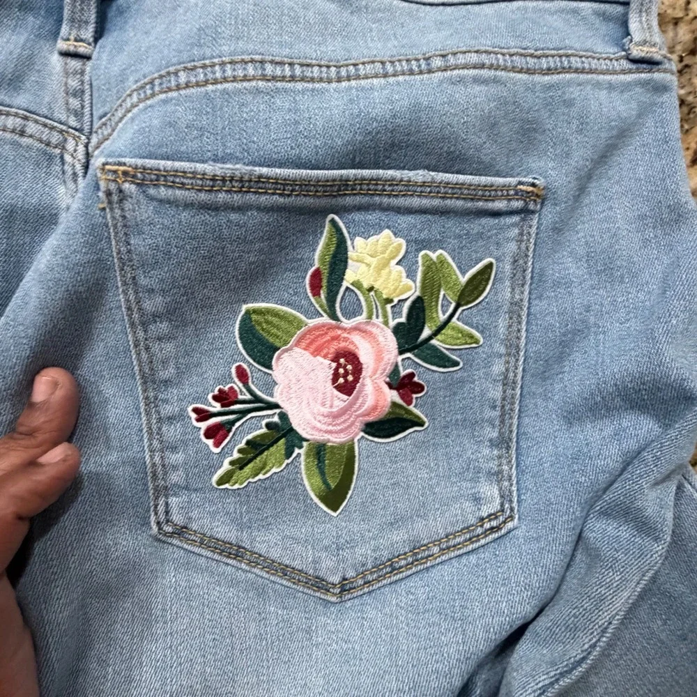 Universal Thread hip feature
