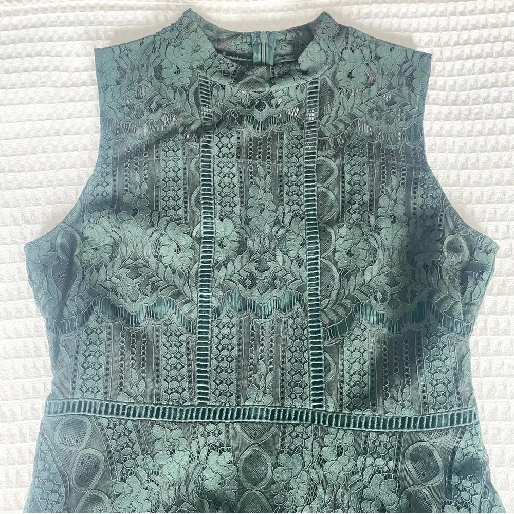 BB Dakota sleeveless lace