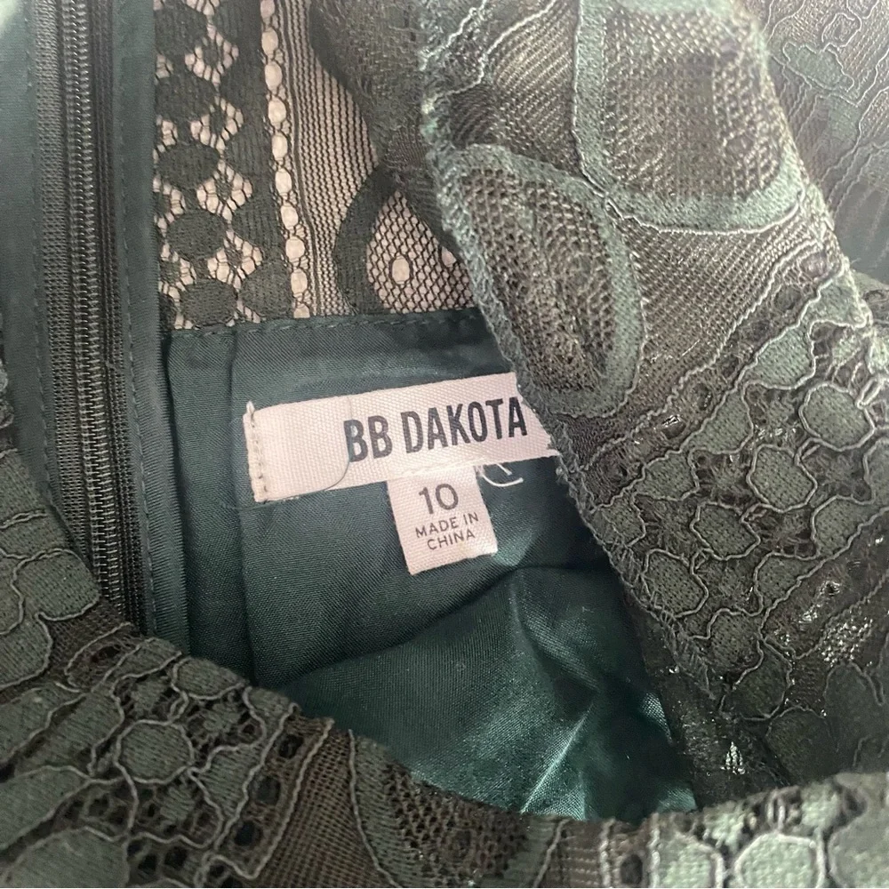 BB Dakota sleeveless lace