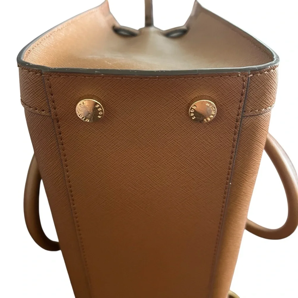 Michael Kors chic dillon depth