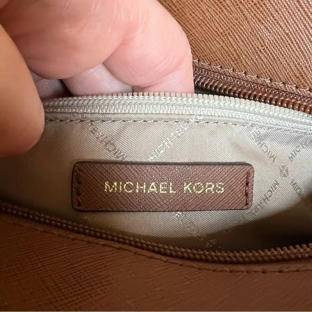 Michael Kors signature mk