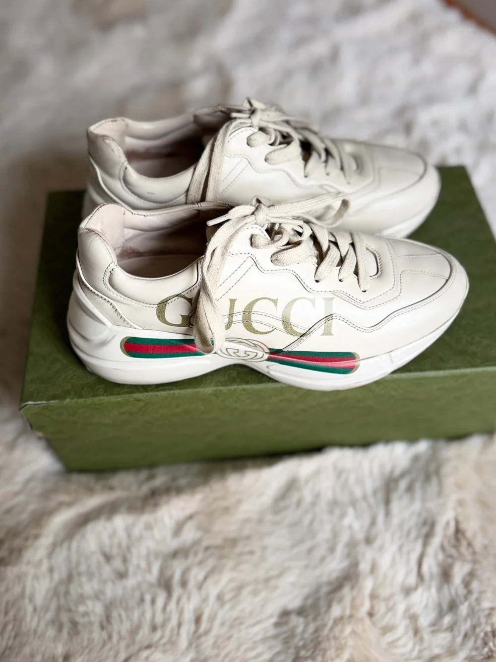 Gucci Cream Leather Low-Top Sneakers with Red Accent
