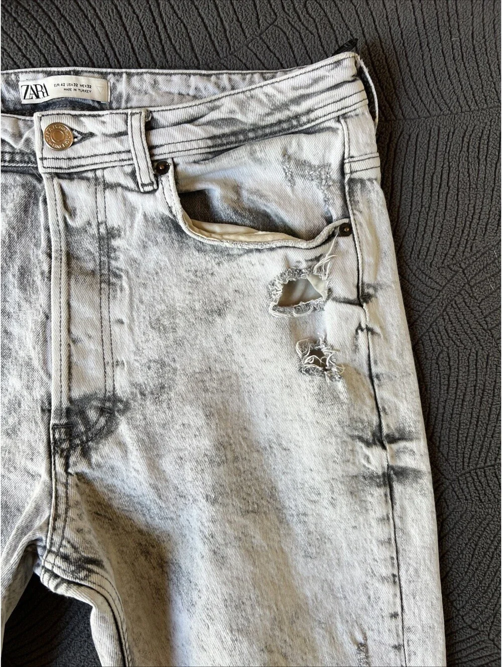 Zara Women’s Jeans Distressed acid Wash  - 1155-2B