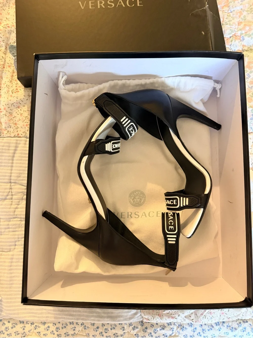 Versace box white size