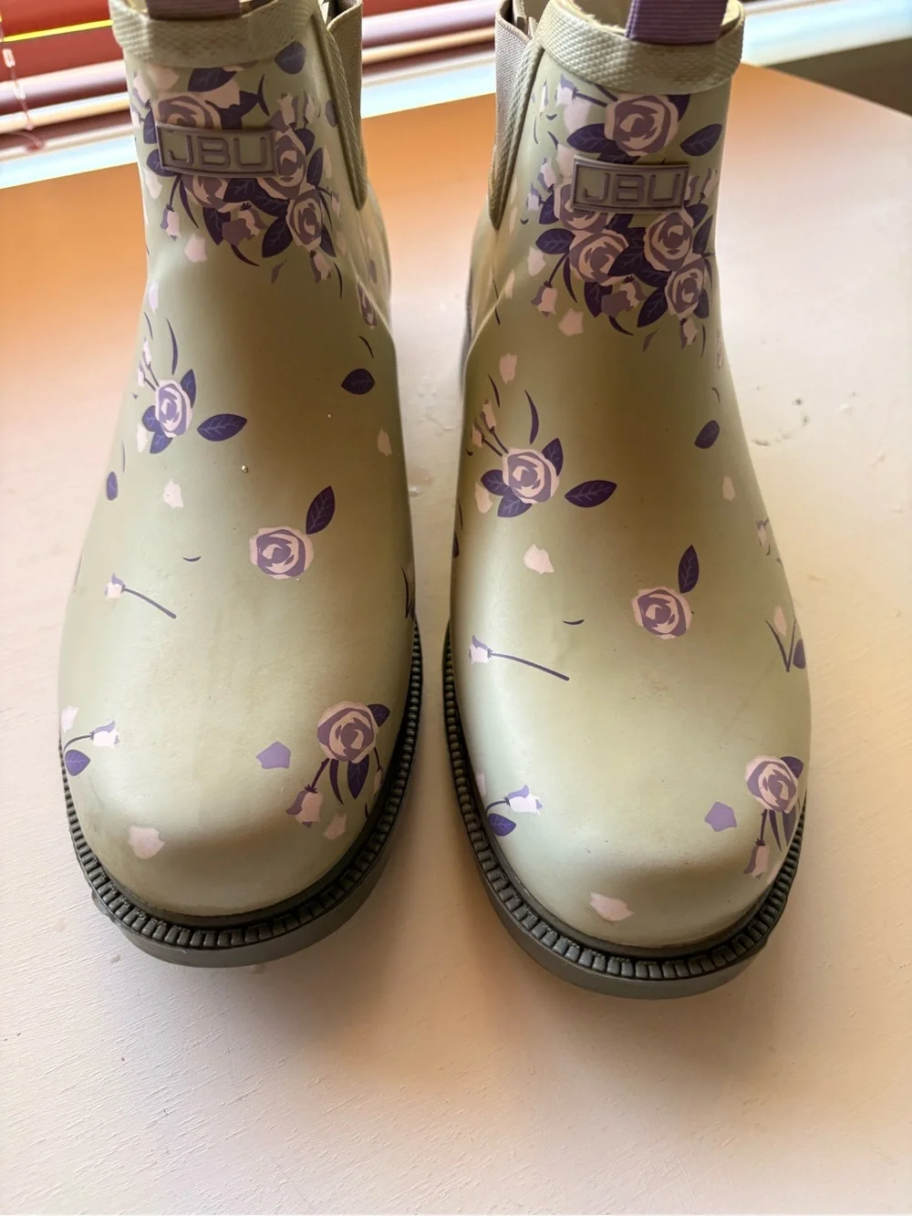 💙JBU Sage Green Chelsea Rain Booties with Lavender Floral Print