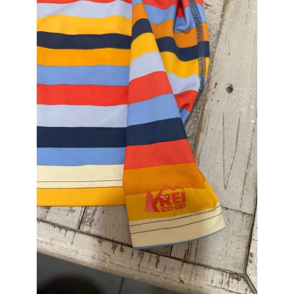 REI rashguard size