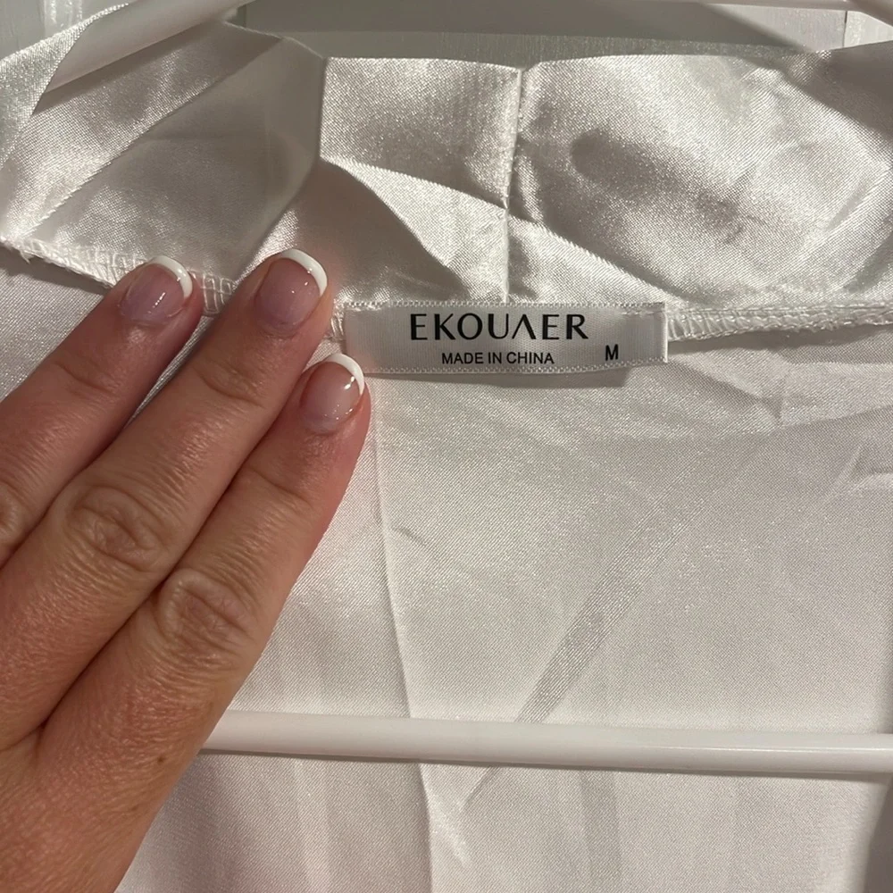 Ekouaer white satiny