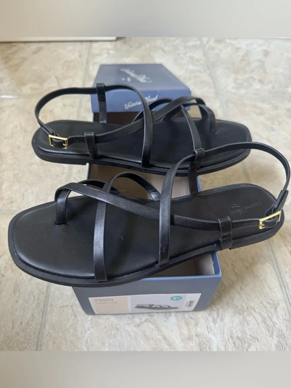 Universal Thread sleek black