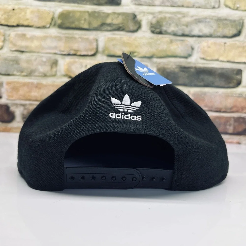 adidas originals trefoil