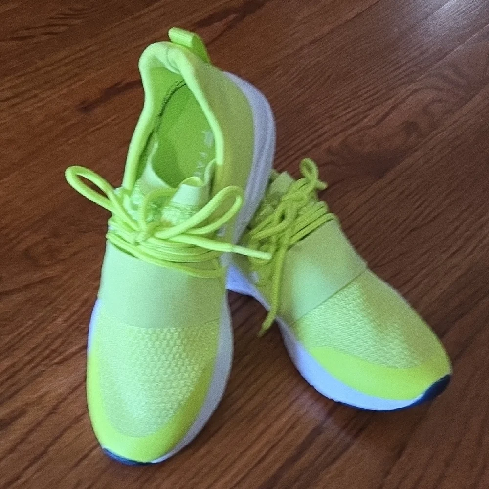 Fabletics Size 6 Bright Lime Green Athletic Outdoor Gym Sneakers