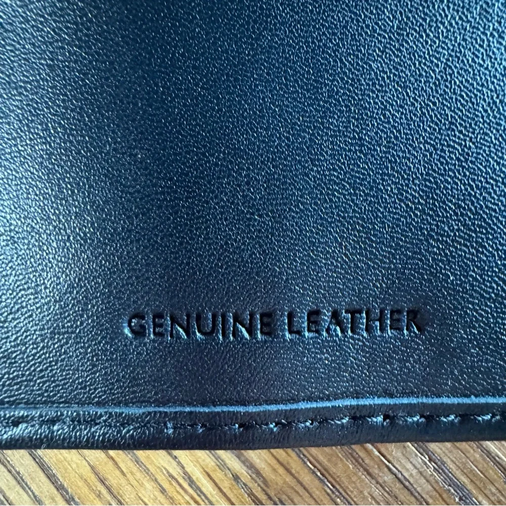TOMMY HILFIGER Black Leather Bifold Wallet