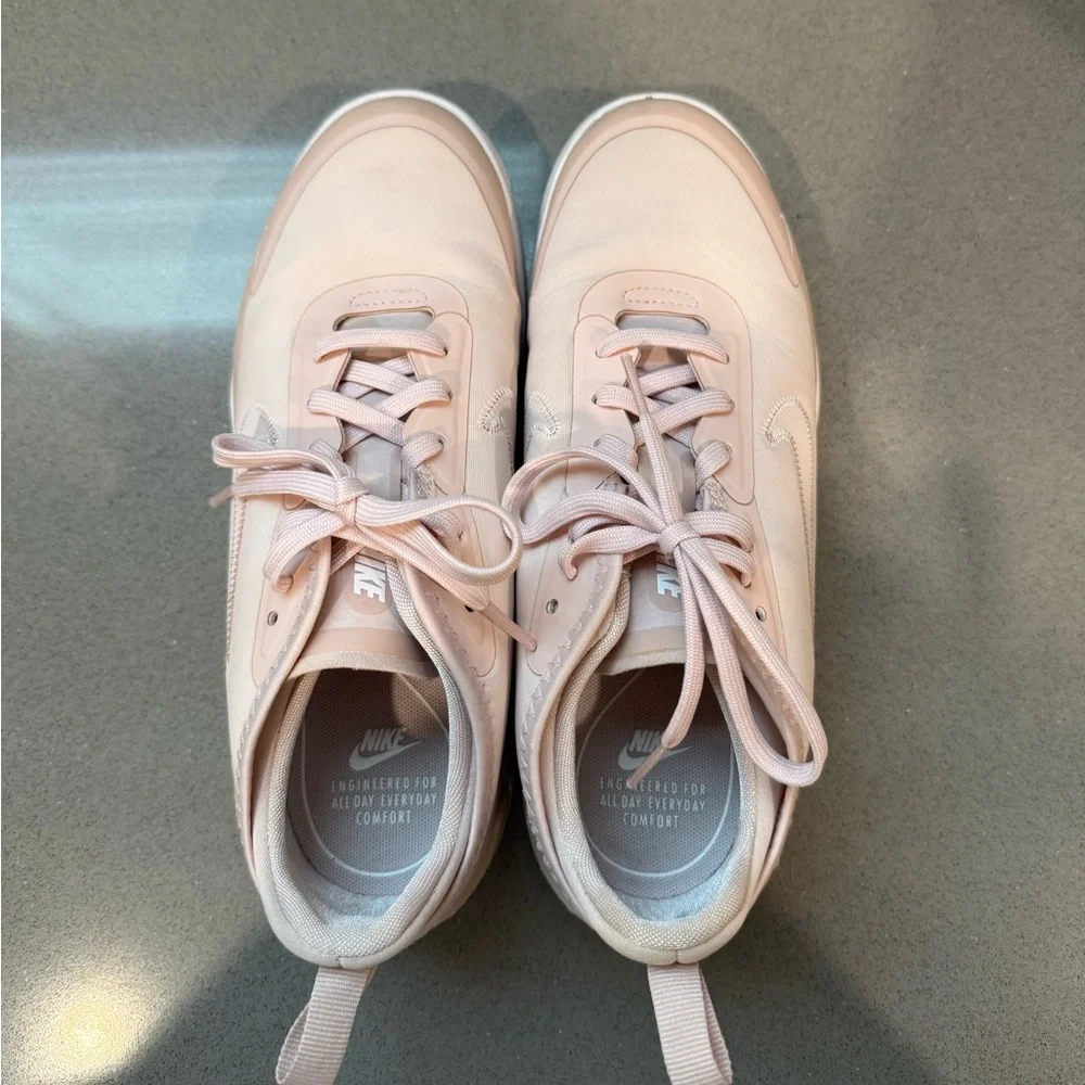 Nike women’s sneakers