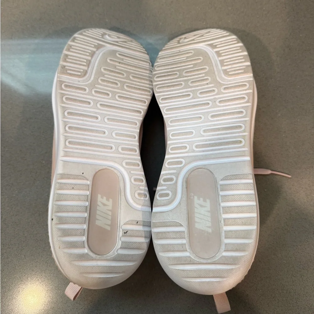 Nike women’s sneakers