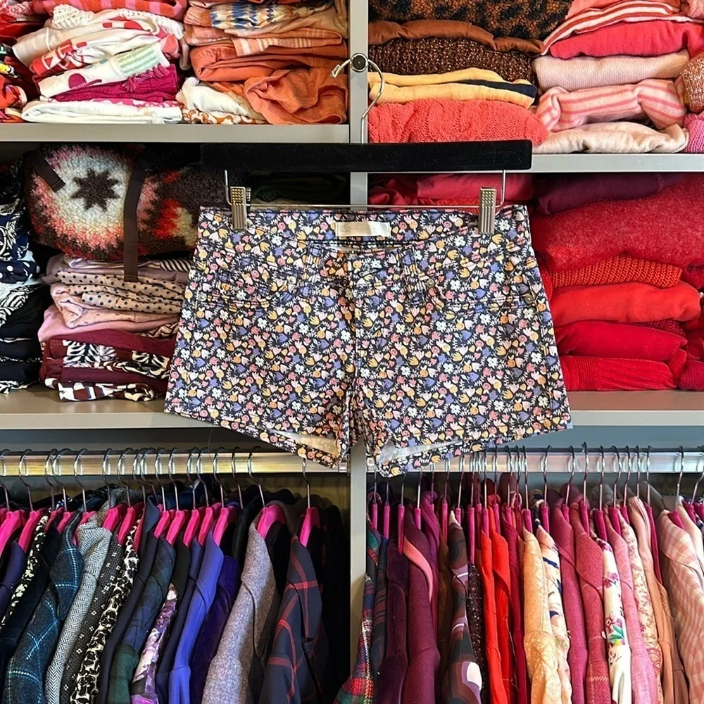 Levi’s purple/navy/pink flowered 2 1/2” size 26 shorts​