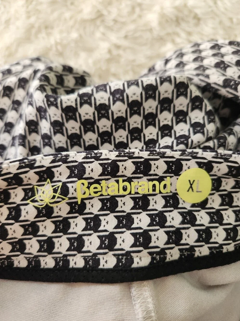 Betabrand black white