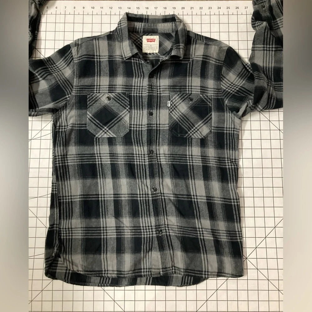 🌟 2/$22 🌟‎ Levi’s Boy’s  XL Black/Gray Flannel Button Down Shirt