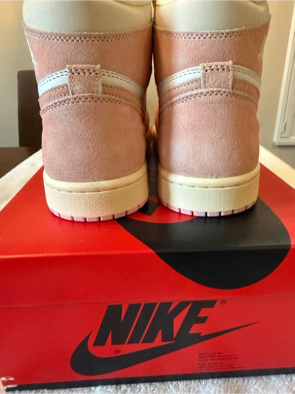 Nike Air Jordan 1 High Pink and White Suede/Leather Retro OG size 9.5 New NWT