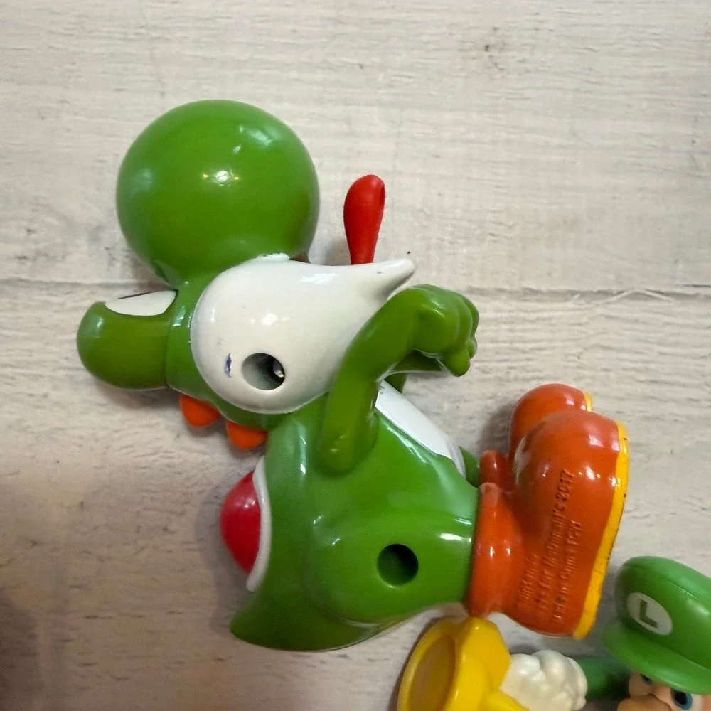 Super Mario brothers misc‎ McDonald's happy meal toys