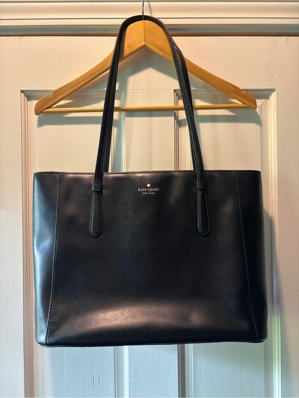kate spade Black Leather Double-Handle zipper top Tote Bag Excellent Condition