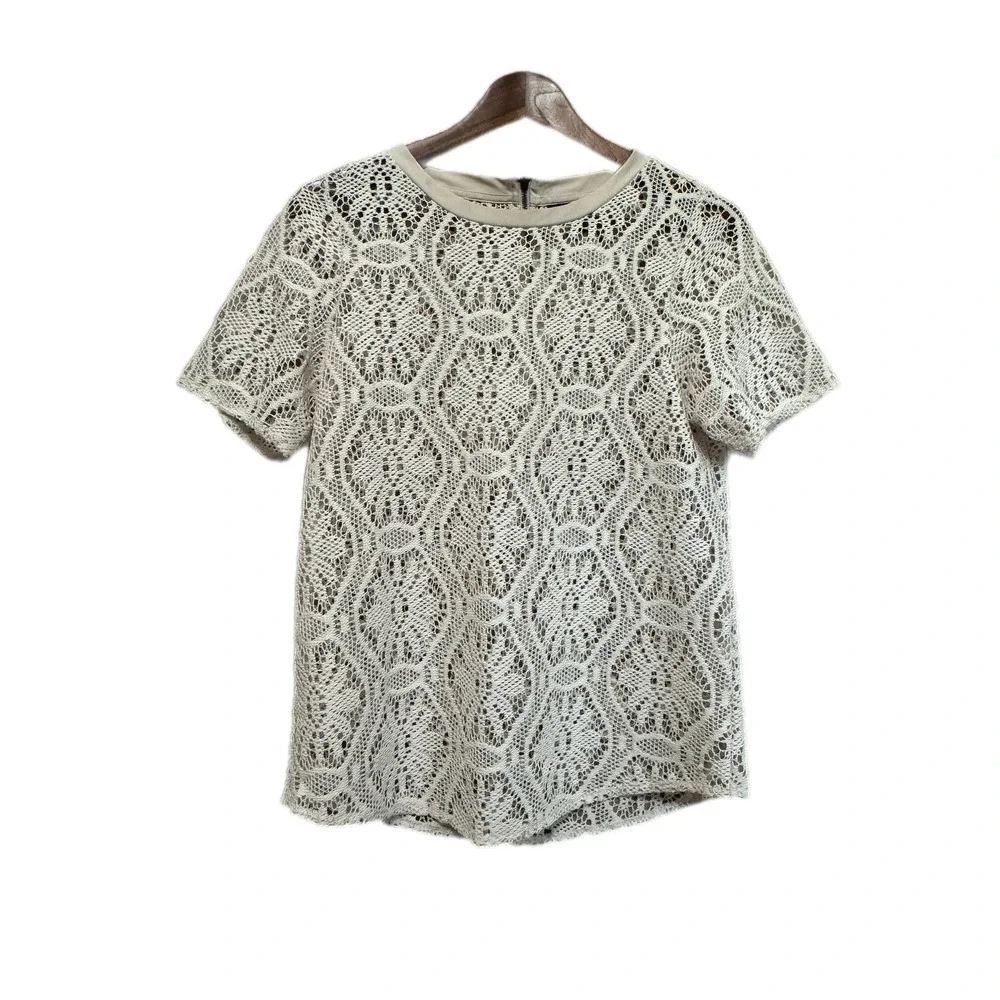 Banana Republic Lace Top Womens Small Beige Good Short Sleeve Back Zip Geometric