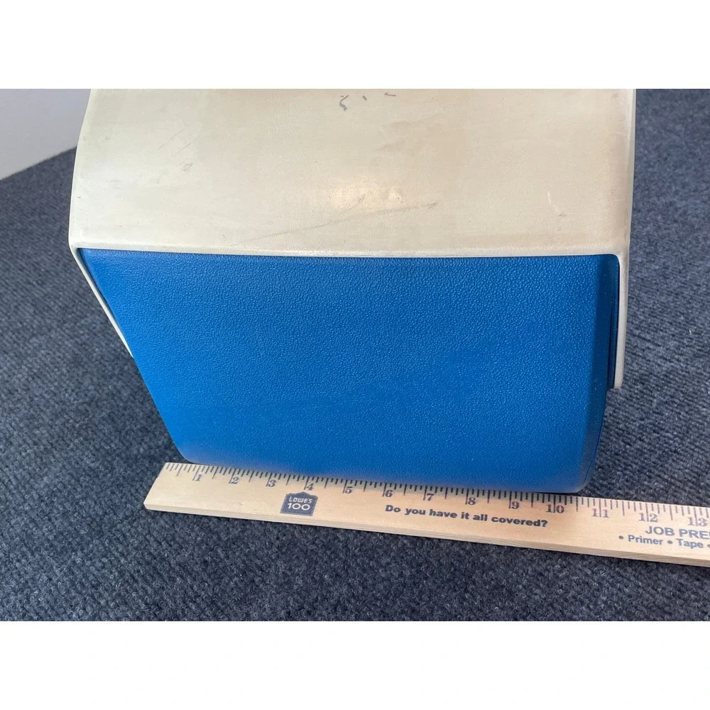 Igloo swivel carrier cooler