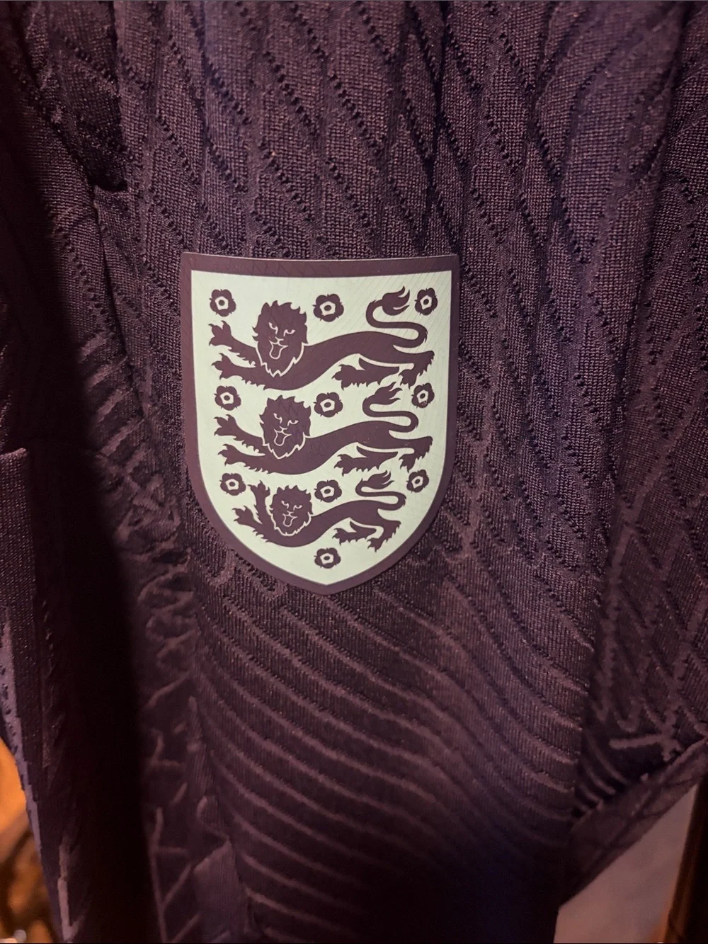 Nike Men’s Navy Blue England Crest Soccer Joggers