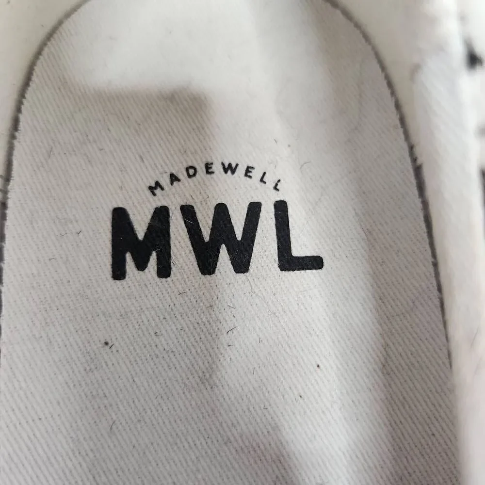 Madewell sidewalk slip