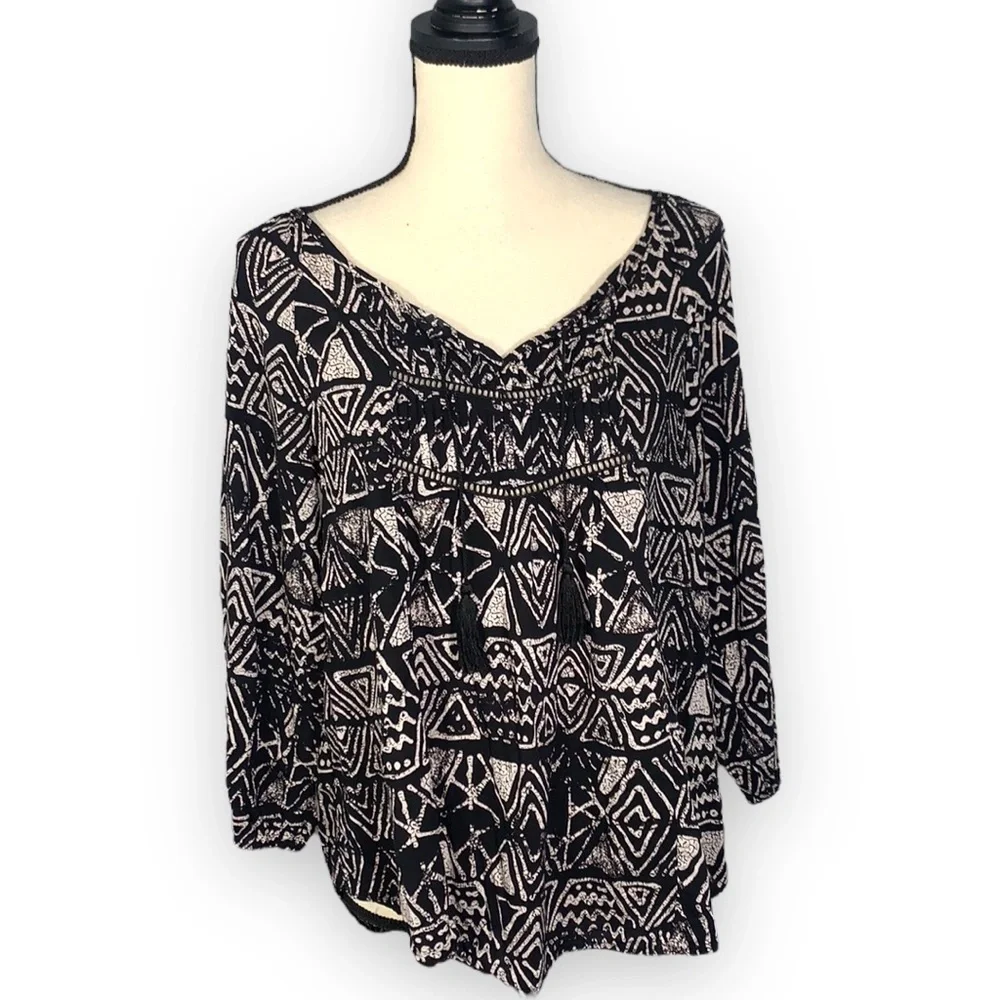 Mossimo Supply Co. Tribal Print V-Neck Blouse Large Black Cream Aztec Casual