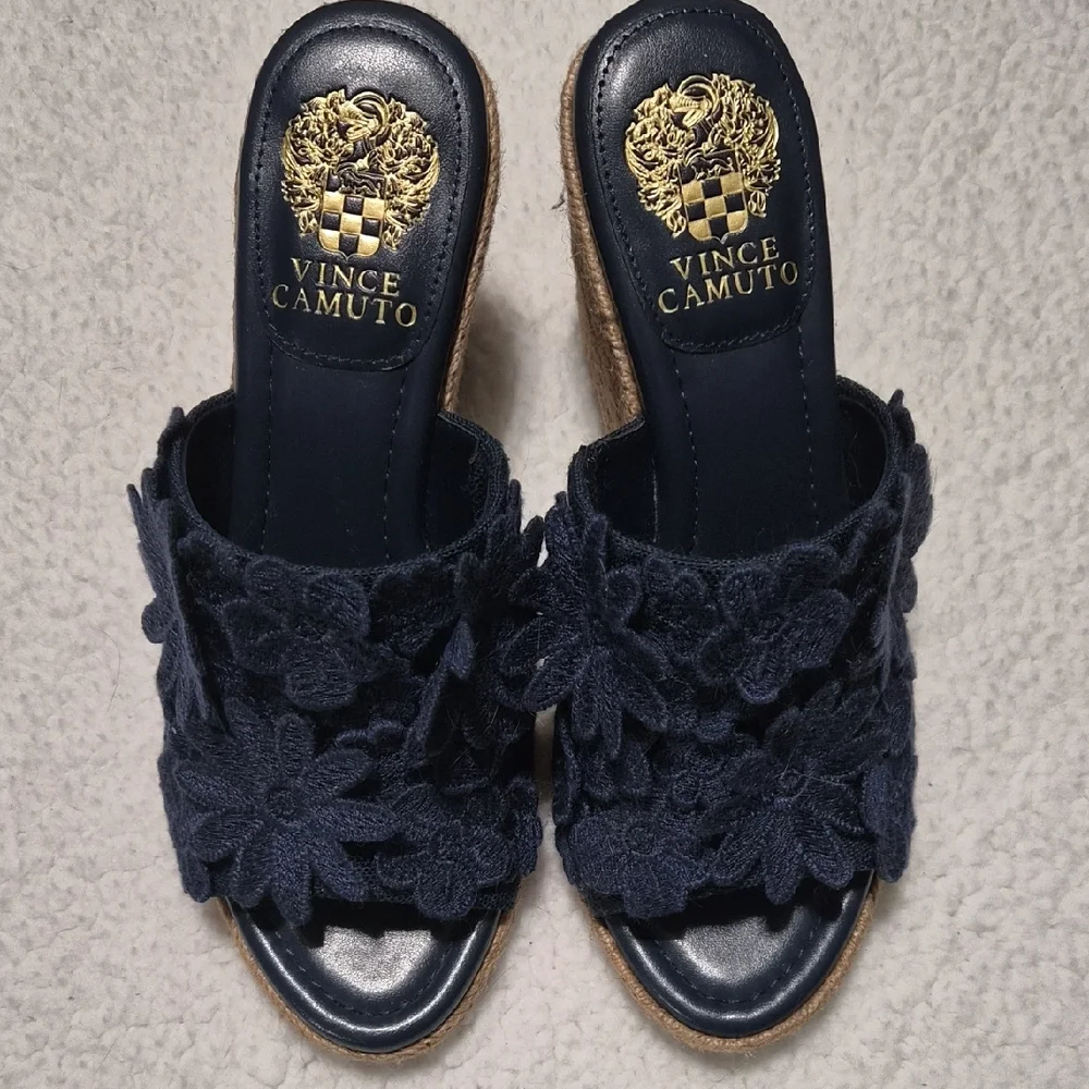 Vince Camuto elegant navy