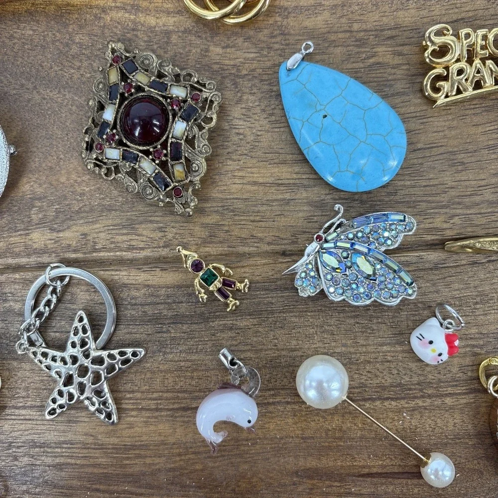 Mixed Lot Costume Jewelry Pins Bars Brooches Pendants Some Signed Vtg to Now 43