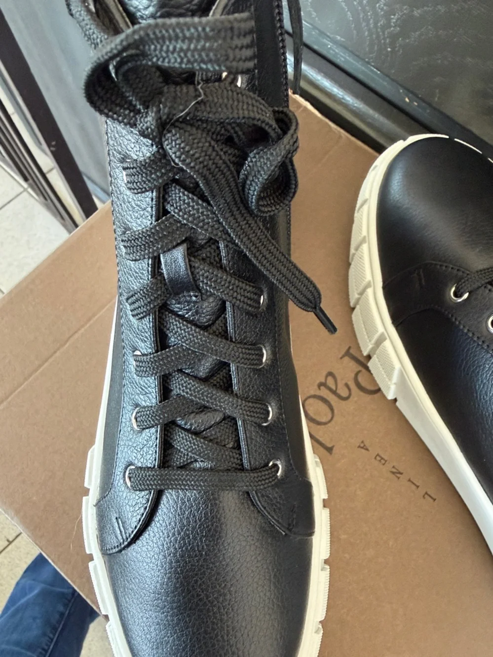 Paolo sleek leather