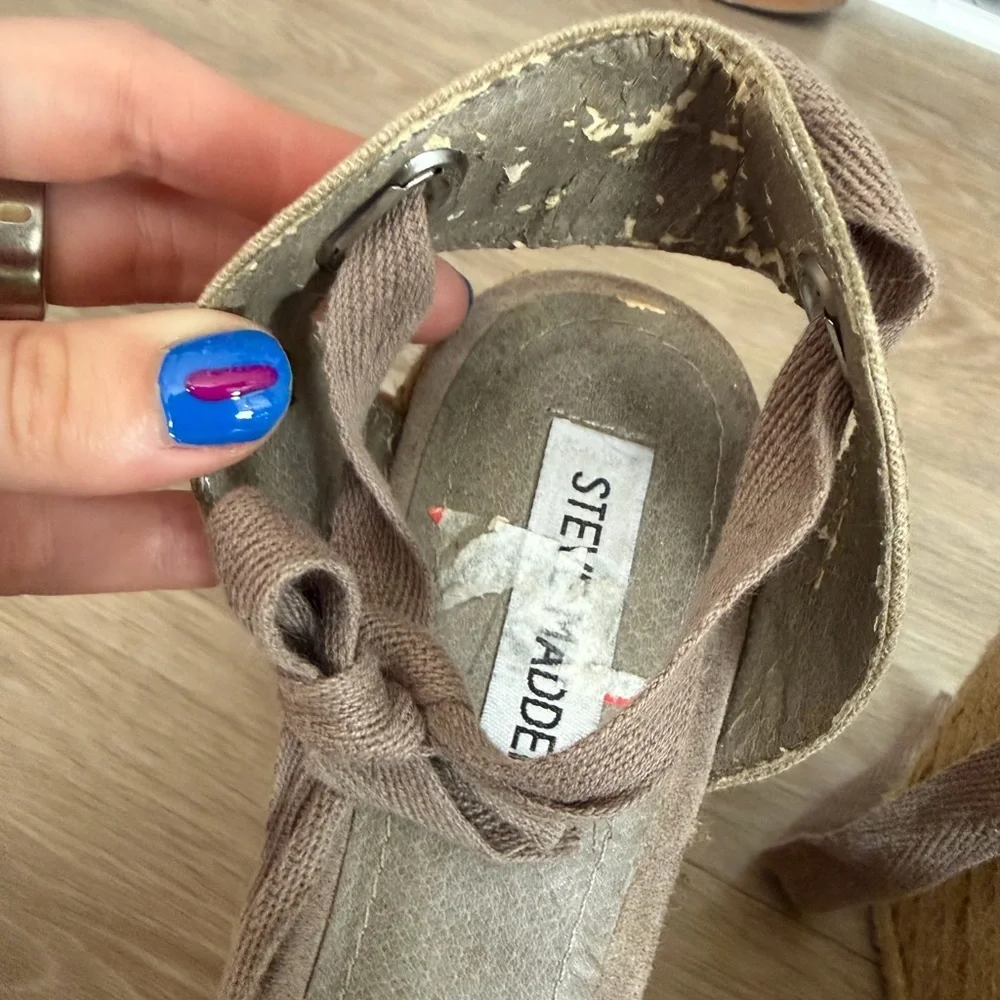Steve Madden taupe suede