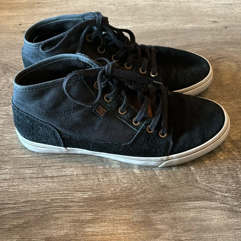 DC mid top sneakers size 6