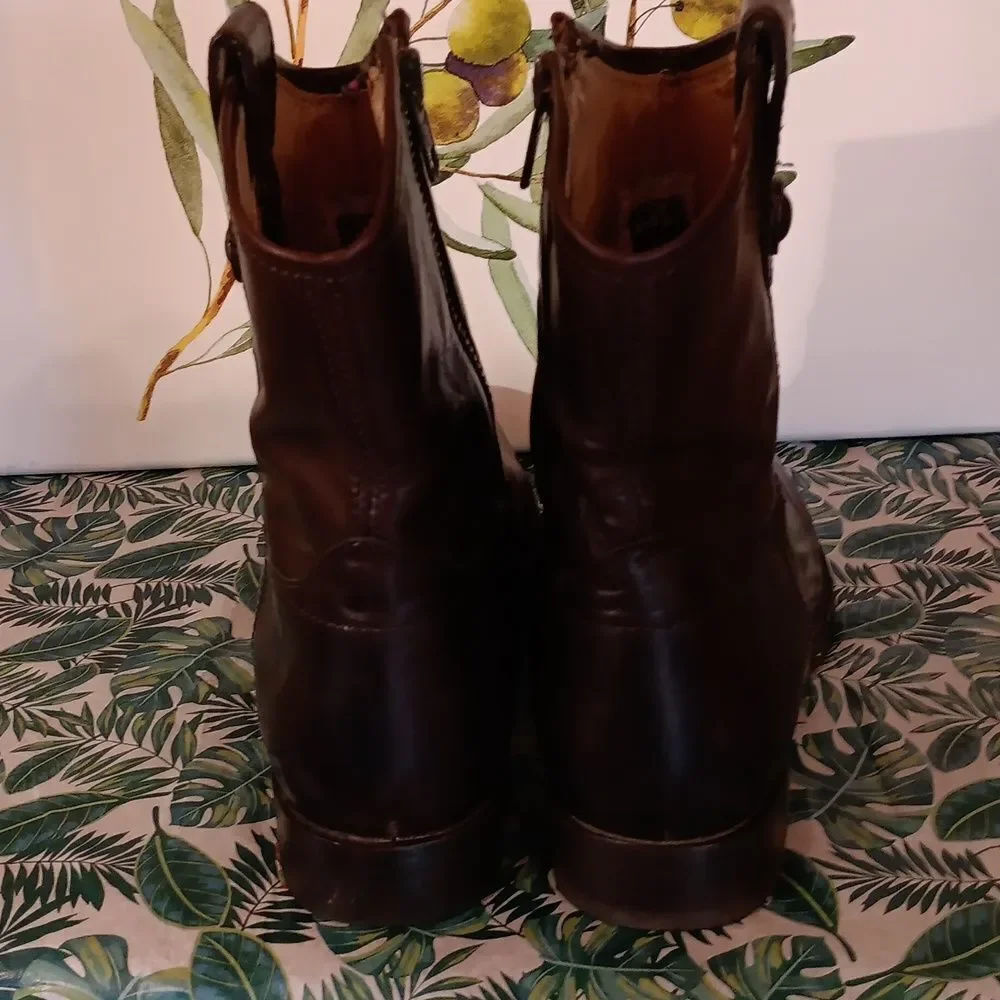 Frye inch excellent