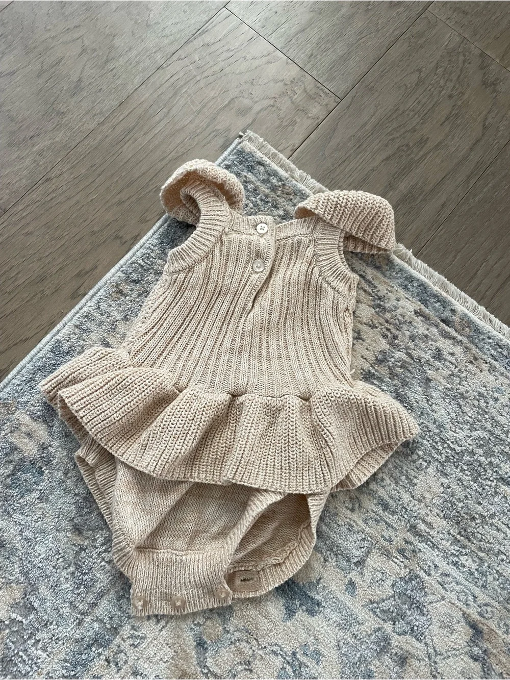 Nicole Miller New York cream knit