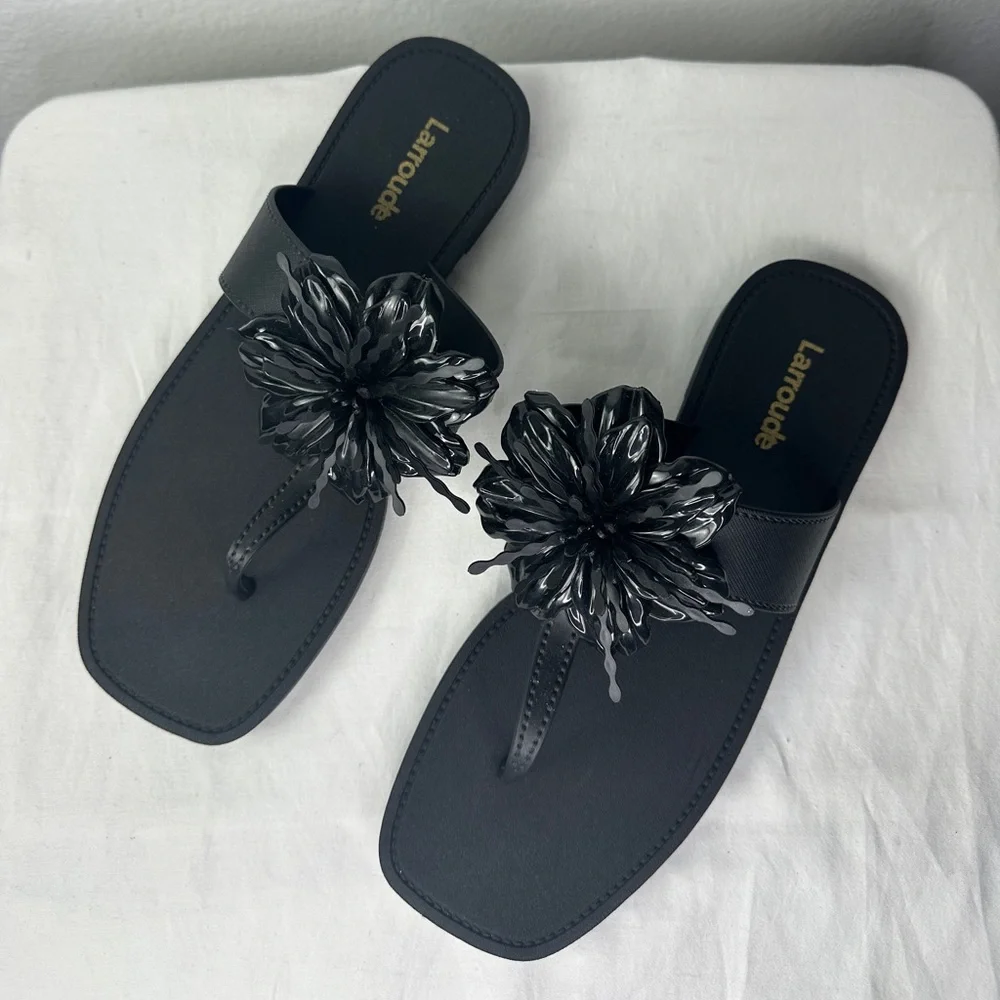 Larroude black hibiscus