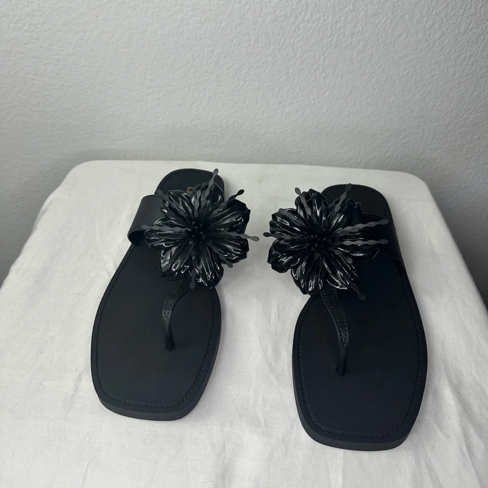 Larroude black hibiscus
