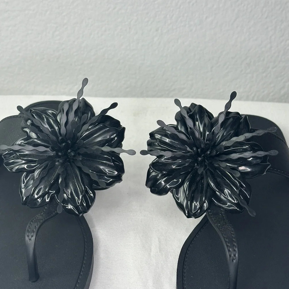 Larroude black hibiscus