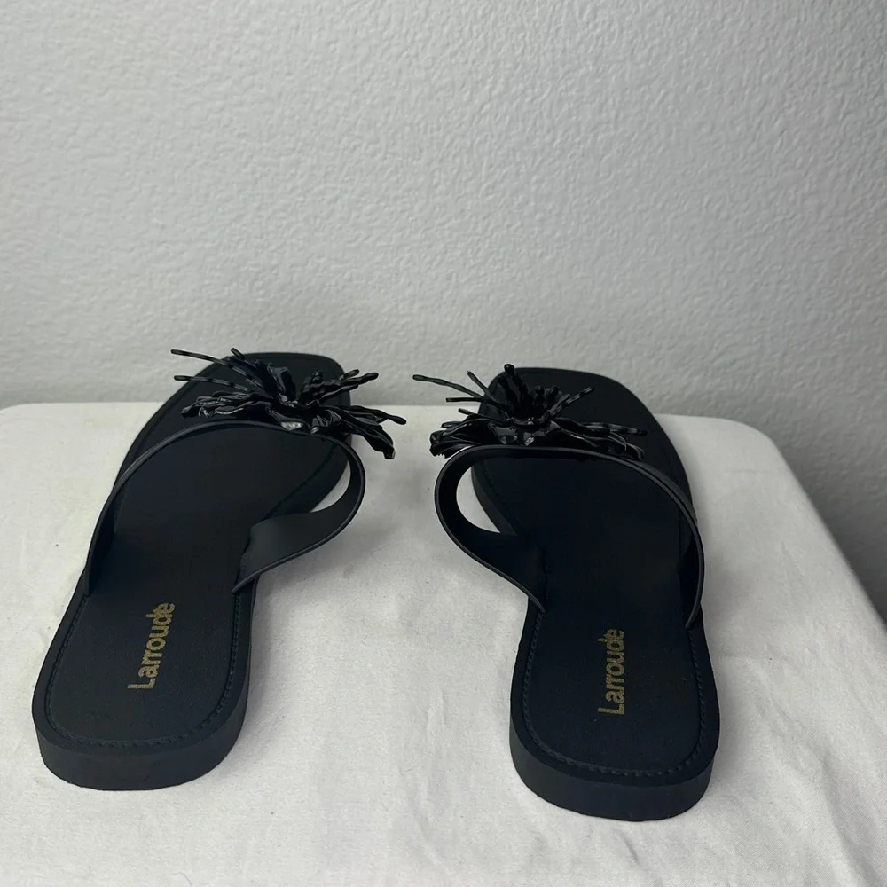 Larroude black hibiscus