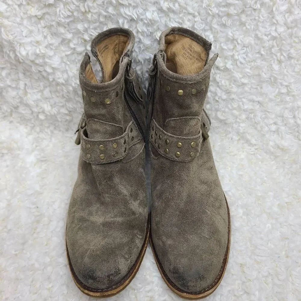Sofft Allene Riveted Studded‎ Leather Ankle Boots Size 7
