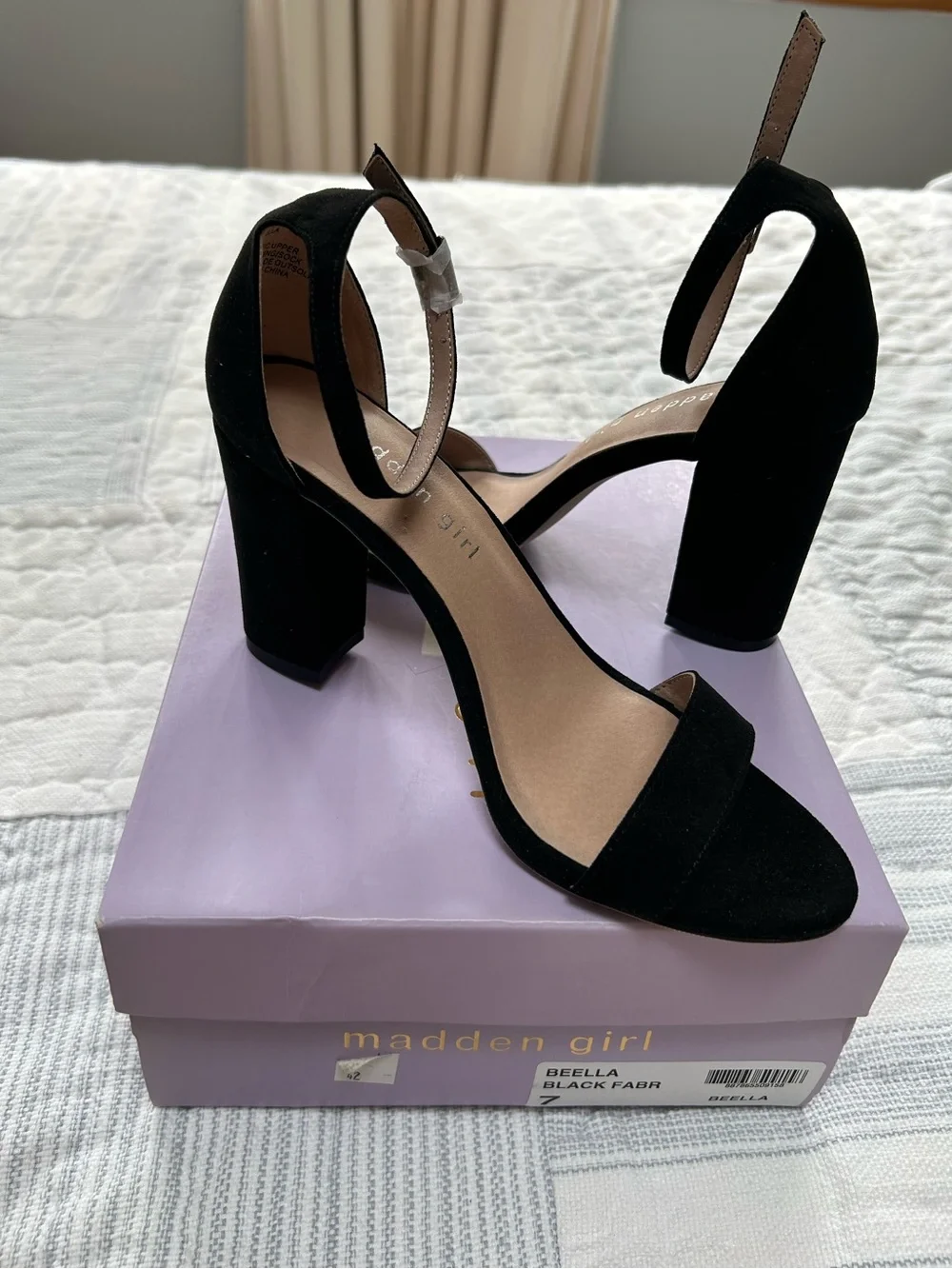 Madden Girl black round